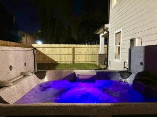 Bancroft Bungalow - Hot Tub, Fire Pit - Near Uptown - 1