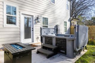 Bancroft Bungalow - Hot Tub, Fire Pit - Near Uptown - 3