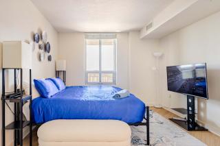 DTSS LuxePad 2BED 2BATH Washington DC Balcony Views, Gym, Pool, Free Parking - 4