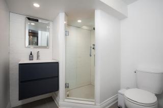 Luxury Studio Condo in Downtown Toronto Elm Street - Toronto - 6