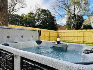 Disc Golf Getaway - Hot Tub, Soaking Tub, Games - Near Uptown - 5