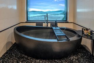 Edge 18 Waterfront Luxury - 7