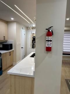 3 Bedroom Home Peaceful & Trendy - Brampton - 3