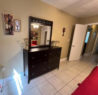 Lovely 2 Bedroom Condo With Free Parking & Wifi!! - 2