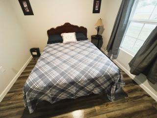 beautiful palmwood drive bungalow - 4