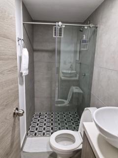 Alojamiento Nuevo en Piso 24 con WiFi Rápido y Vista al Mar, Cerca al Centro Histórico - 1