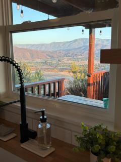 The Hilltop Haven - Private View Suite - 4