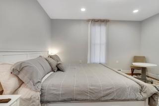Spacious Central 4BR, Ski & Bike - 6