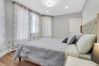 Spacious Central 4BR, Ski & Bike - 3