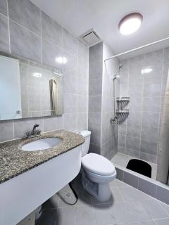 Premium Condo at Albergo, Baguio - Camp John Hay - 2