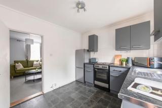 Immaculate 4-bed Home in Northampton by Renzo, Perfect for Contractors, Sleeps 8! - Kingsthorpe - 8