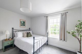 Immaculate 4-bed Home in Northampton by Renzo, Perfect for Contractors, Sleeps 8! - Kingsthorpe - 4