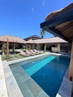 Baha Baha Villas West Sumbawa Yoyos Wellness Center, Gym, Yoga, Skate Park, Bar & Cafe - Sekongkang - 0