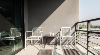B2 Black Business and Budget Hotel - 3