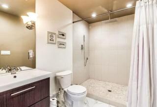 Spacious 5BR - Sleeps 10 - University District home - 2
