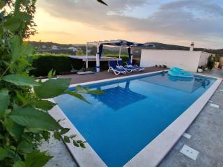 LUXURY VILLA ŠENTADA - Vinišće - 8