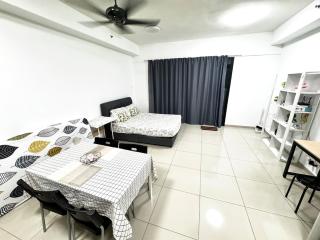 I-Soho Homestay, Spacious Studio Unit and Balcony - Shah Alam - 4