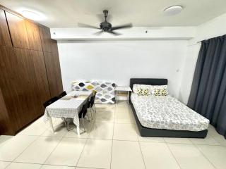 I-Soho Homestay, Spacious Studio Unit and Balcony - Shah Alam - 1
