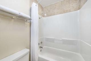 Days Inn by Wyndham Bryan College Station - 1
