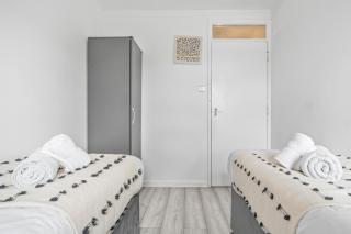 Spacious 2 Bed Flat Croydon Parking - 9