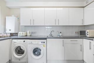 Spacious 2 Bed Flat Croydon Parking - 8