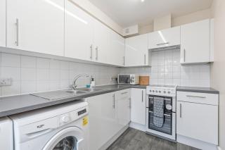 Spacious 2 Bed Flat Croydon Parking - 3