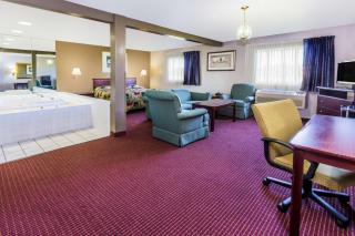 Super 8 by Wyndham Joliet I-55 N/Chicago - 9