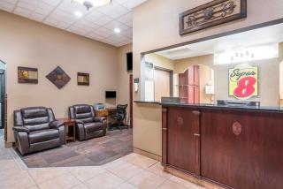 Super 8 by Wyndham Bismarck - Bismarck - 8