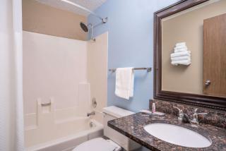 Super 8 by Wyndham Bismarck - Bismarck - 4