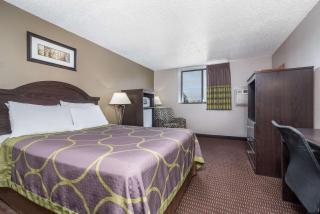 Super 8 by Wyndham Bismarck - 1