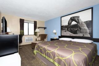 Super 8 by Wyndham Logan - 1