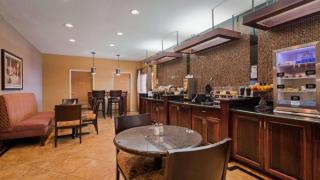 Best Western Manhattan Inn - 9