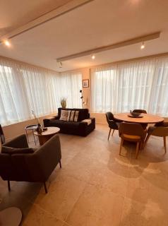 Christina's 2bed-Third Floor 4 MIN FROM SEA - 2