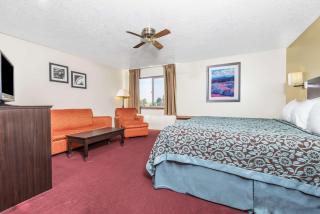 Days Inn by Wyndham Pueblo - 4