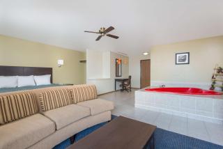 Days Inn by Wyndham Pueblo - 1
