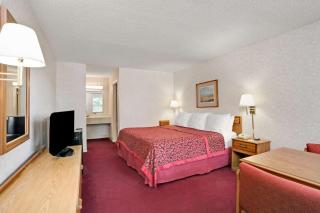 Days Inn by Wyndham Joelton/Nashville - 1