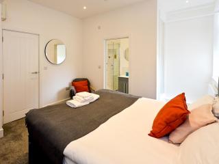 Pass the Keys Llandaff - Modern Bright Central wParking - Cardiff - 9