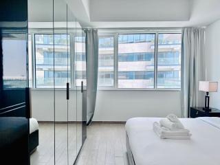 Bright 2BR Pool, Yas View & Direct Beach Access - Abu Dhabi - 3