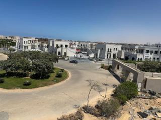 Modern 4BR Villa - Exclusive Hacienda Bay - 9