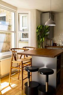 Stylish 1-bed with tranquil garden and Victorian charm - 6