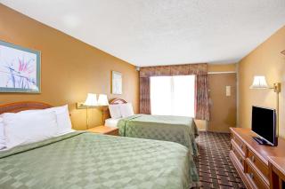 Days Inn & Suites by Wyndham Charleston Airport West - 7