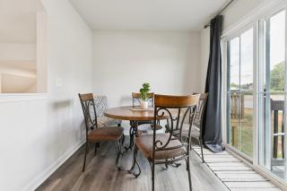 Modern DownTown Retreat Near Swamp Rabbit Trail townhouse - 8