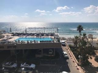 Sea View Apartment Prime Location On Gordon Beach - 9