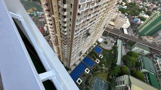 Cozy QC Condo with Karaoke Pool & Fast WiFi - Manille - 3