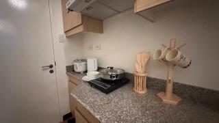 Cozy QC Condo with Karaoke Pool & Fast WiFi - Manille - 2