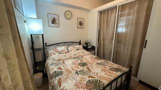 Cozy QC Condo with Karaoke Pool & Fast WiFi - Manille - 0