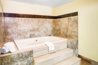Days Inn & Suites by Wyndham Downtown Gatlinburg Parkway - Gatlinburg - 6