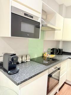 BRAND NEW - For 4 - 3min Heathrow Airport, Windsor Castle - 4