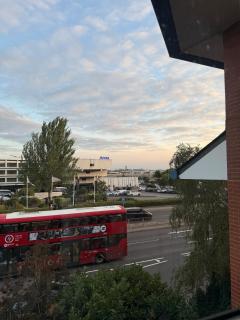 BRAND NEW - For 4 - 3min Heathrow Airport, Windsor Castle - 1