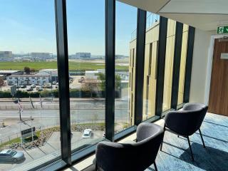BRAND NEW - For 4 - 3min Heathrow Airport, Windsor Castle - 9